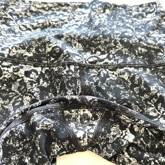 Lululemon Wunder Under Crop II (Special Edition) *Scallop 24” Ice Grey Black - Picture 7 of 10